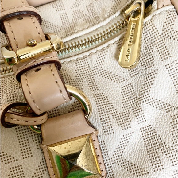 Michael Kors Monogram Vanilla shoulder handbag - Picture 5 of 10